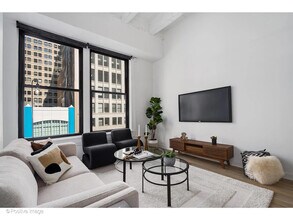 20 N State St, Unit 411 in Chicago, IL - Building Photo - Building Photo