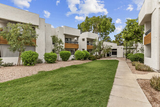 Tides on 27th in Phoenix, AZ - Foto de edificio - Building Photo