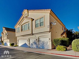 2590 Alias Smith Dr, Unit Unit 2004 in Henderson, NV - Building Photo