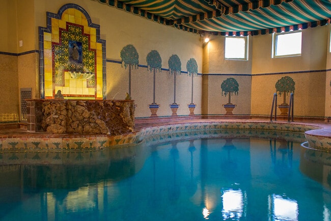 2448 W Greenleaf Ave, Unit 3 in Chicago, IL - Foto de edificio - Building Photo