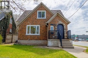 3 Locust St in Kitchener, ON - Building Photo