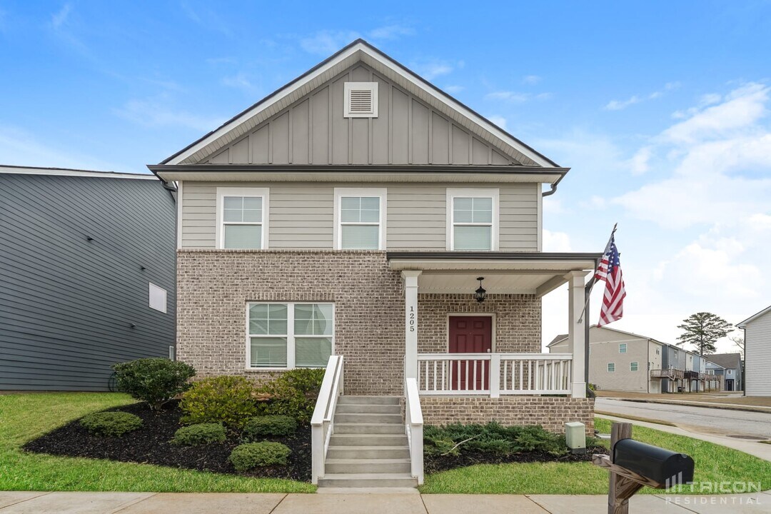 1205 Hawthorne Tr in East Point, GA - Building Photo