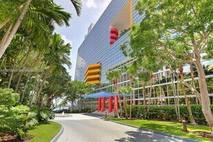 2025 Brickell Ave in Miami, FL - Building Photo