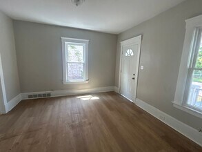 1005 E 74th St in Cleveland, OH - Building Photo - Building Photo