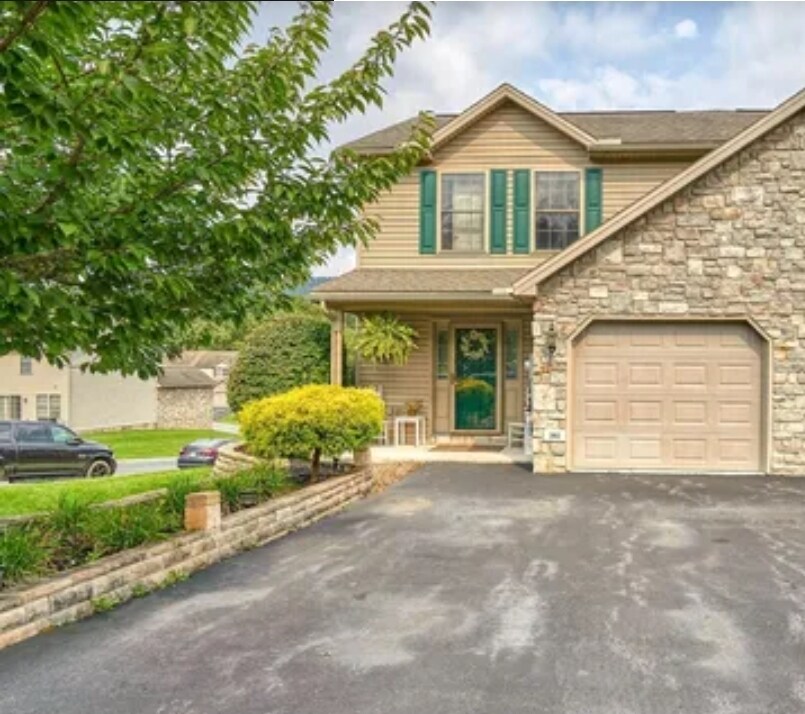 202 Fawn Ct in Marysville, PA - Building Photo