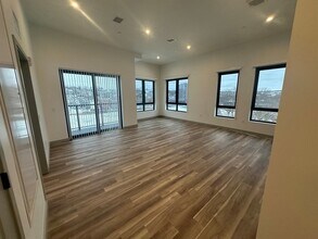 39 Railroad Ave, Unit 560 in Haverhill, MA - Building Photo - Building Photo