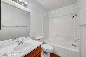 8061 Draco Cir in Las Vegas, NV - Building Photo - Building Photo