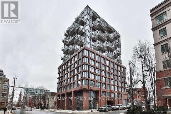 2-1002 Augusta Ave