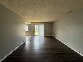 4564 Whitney Dr in Hanover Park, IL - Building Photo - Building Photo