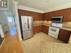 620-620 Ferguson Dr in Milton, ON - Building Photo - Building Photo