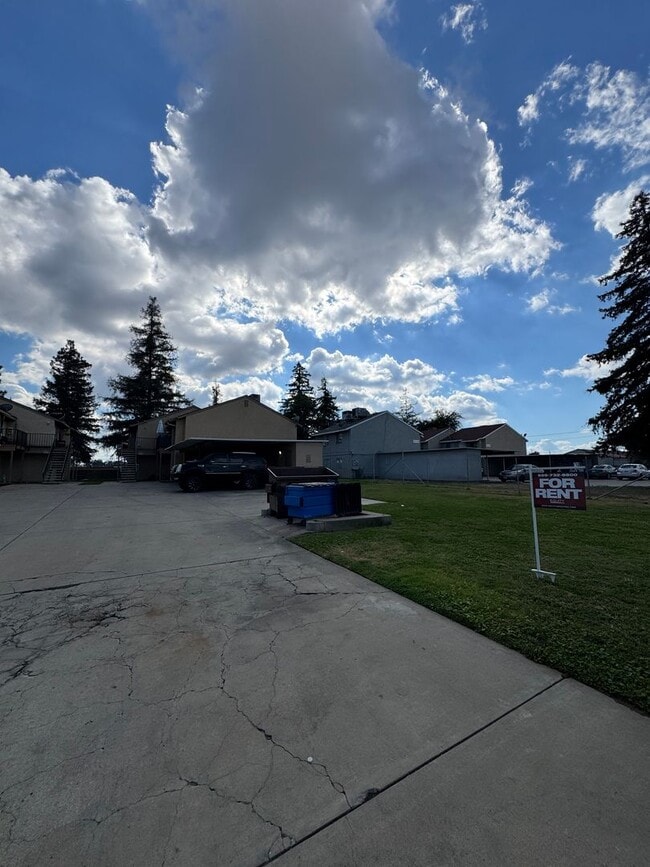 property at 1417-1423 E Douglas Ave