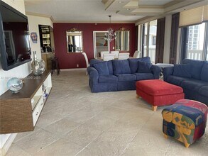 3000 Island Blvd in Aventura, FL - Building Photo - Building Photo