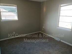 5038 N Topping Ave in Kansas City, MO - Building Photo - Building Photo