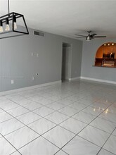 8883 Fontainebleau Blvd in Miami, FL - Building Photo - Building Photo