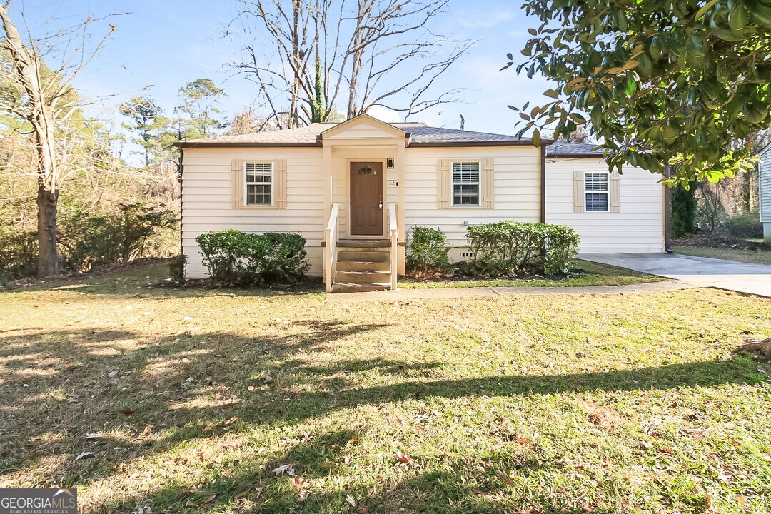2450 Judson Ave in East Point, GA - Building Photo
