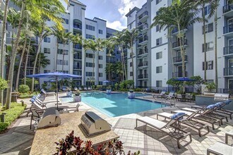 Solmar on Sixth in Fort Lauderdale, FL - Building Photo - Building Photo