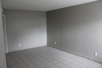 1802 Cherry St in Bakersfield, CA - Building Photo - Building Photo