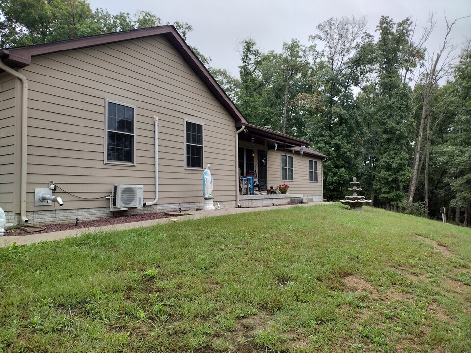 170 Daffy Ln in Falling Waters, WV - Building Photo