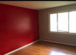 Unit For Rent in Edmonton, AB - Building Photo - Building Photo