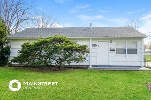 9613 El Prado St in Louisville, KY - Building Photo