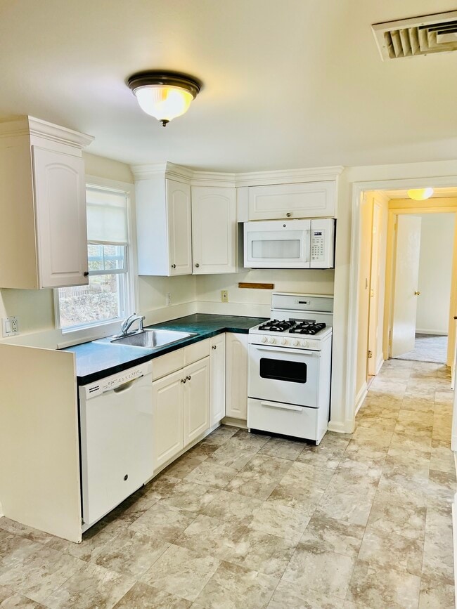 6 Kensico Knoll Pl, Unit 2 in White Plains, NY - Foto de edificio - Building Photo
