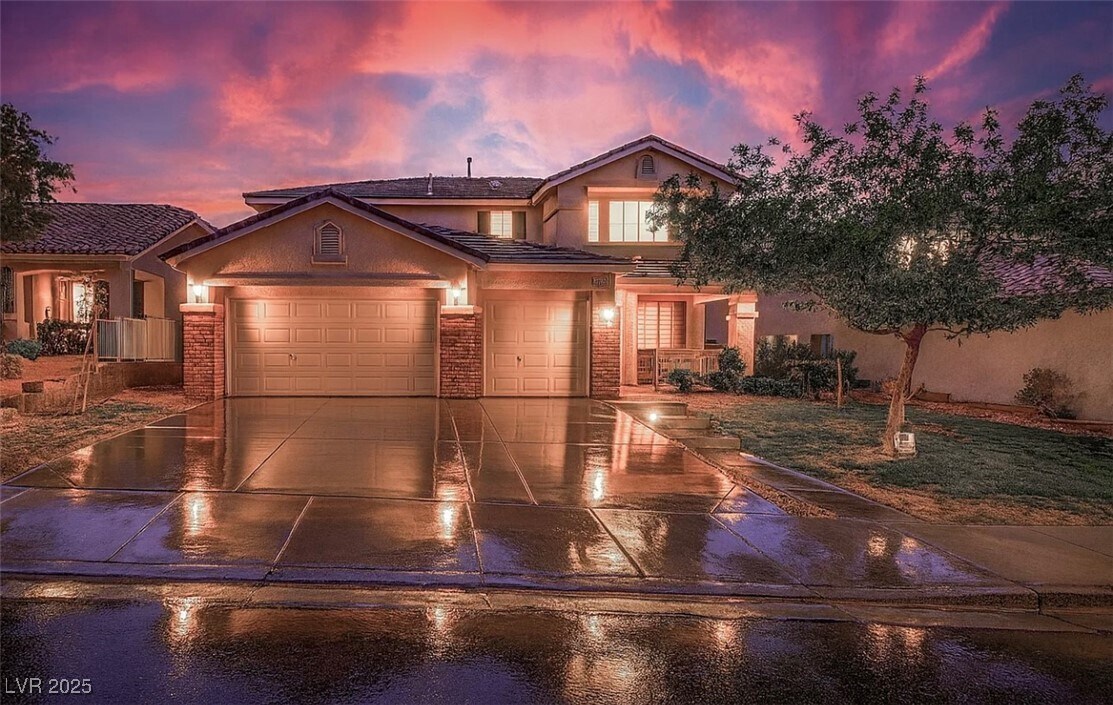 233 Lynbrook St in Henderson, NV - Foto de edificio