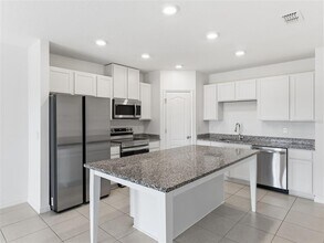 32156 Pond Apple Bnd in San Antonio, FL - Building Photo - Building Photo