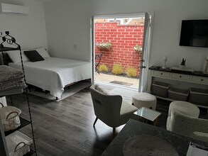 8322 Ramsgate Ave in Los Angeles, CA - Building Photo - Building Photo