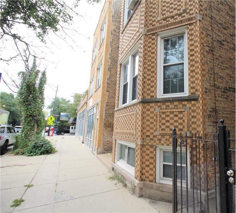 3906 N Ashland Ave-Unit -3 in Chicago, IL - Building Photo