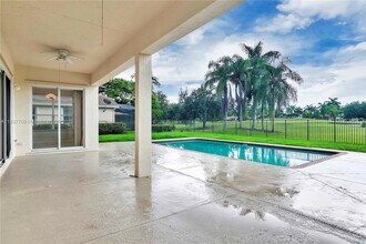 2527 Eagle Run Dr in Weston, FL - Building Photo - Building Photo