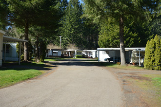 Vita-Lea Mobile Lodge in Leaburg, OR - Building Photo - Building Photo