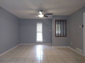 4956 Lazybrook Cove in Memphis, TN - Foto de edificio - Building Photo