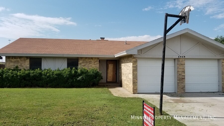 5909 16th St in Lubbock, TX - Building Photo
