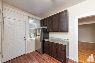 3751 W Sunnyside Ave in Chicago, IL - Foto de edificio - Building Photo