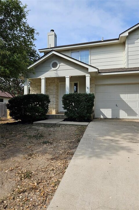 107 Orange Tree Ln in Georgetown, TX - Foto de edificio