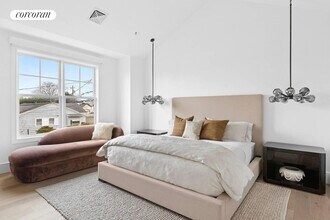 16 Magnolia Dr in Water Mill, NY - Foto de edificio - Building Photo