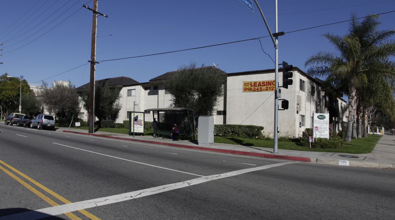 5900 Reseda Blvd in Tarzana, CA - Foto de edificio