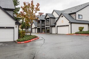 Huntington Park in Everett, WA - Building Photo