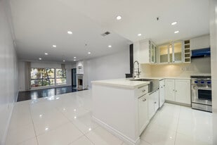 20 Sea Island Dr, Unit 20 Sea Island Dr in Newport Beach, CA - Building Photo