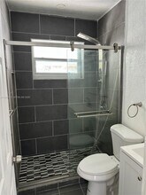 2400 N 57th Way in Hollywood, FL - Building Photo - Building Photo