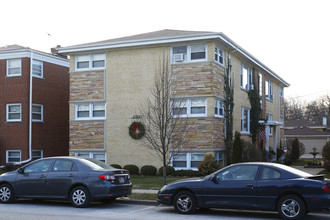 2322 S 17th Ave in North Riverside, IL - Foto de edificio - Building Photo