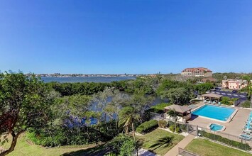 7050 Sunset Dr S, Unit 807 in South Pasadena, FL - Building Photo - Building Photo