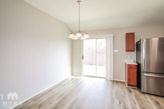 4613 Redbud Dr in Denton, TX - Foto de edificio - Building Photo