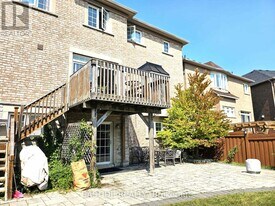 33 Valmont Ave in Richmond Hill, ON - Building Photo
