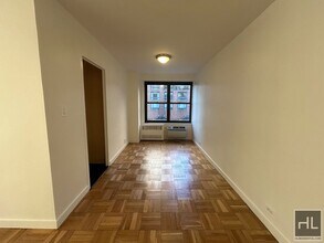 Fourth Avenue in New York, NY - Building Photo - Building Photo