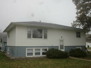 1608 Hillside Dr NW in Cedar Rapids, IA - Building Photo