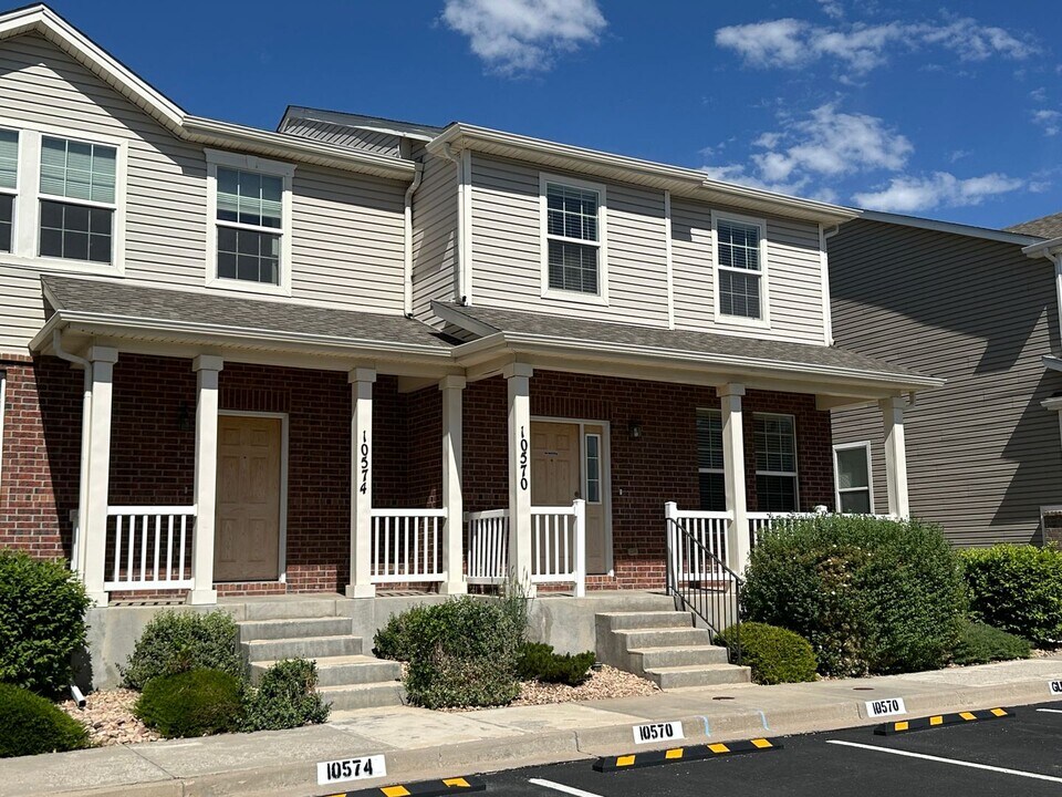 10570 Country Park Point in Fountain, CO - Foto de edificio