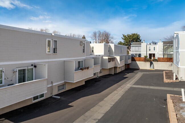 One Thousand South Monaco in Denver, CO - Building Photo - Building Photo