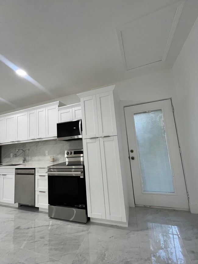 4588 Old Okeechobee Rd in West Palm Beach, FL - Building Photo - Building Photo