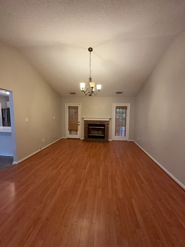 121 Suffolk Cir in Jacksonville, NC - Building Photo - Building Photo